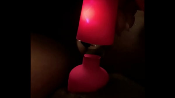 Fat pussy play